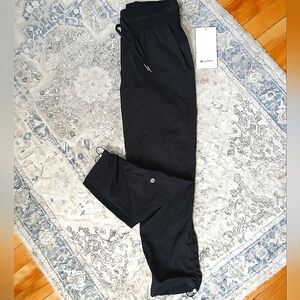 Lululemon Dance Studio Mid-Rise Cropped Pant, Size 4